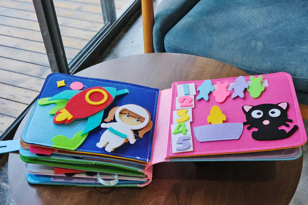 Livre d’activités interactif en feutrine — détails